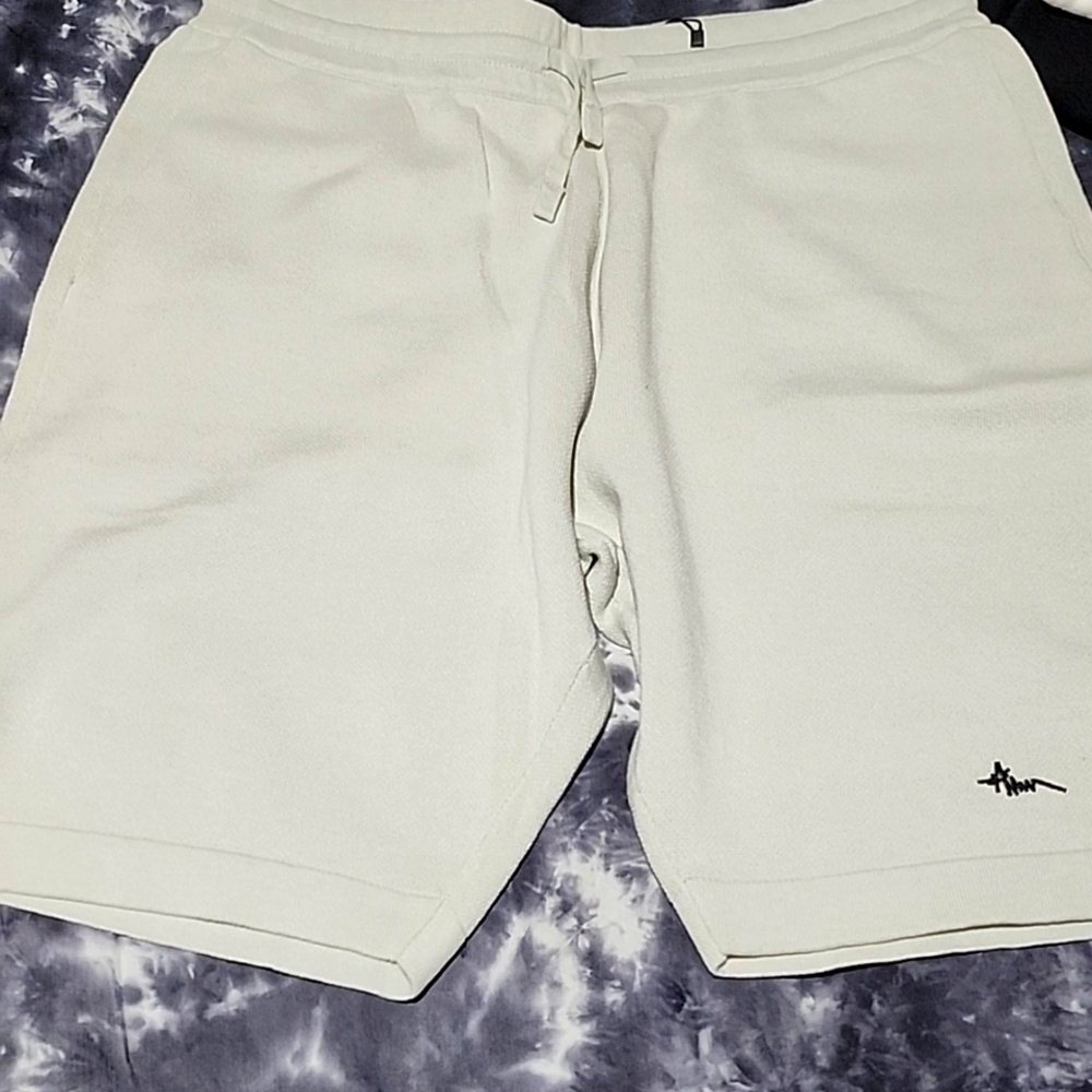Never worn just try it on Casual short